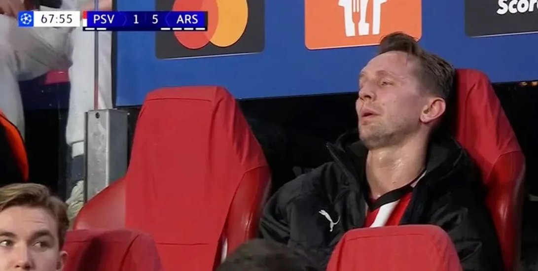 关键时刻体能课后；埃因霍温再遭质疑备战英超；气氛紧张；训练强度明显提升的简单介绍-爱游戏体育