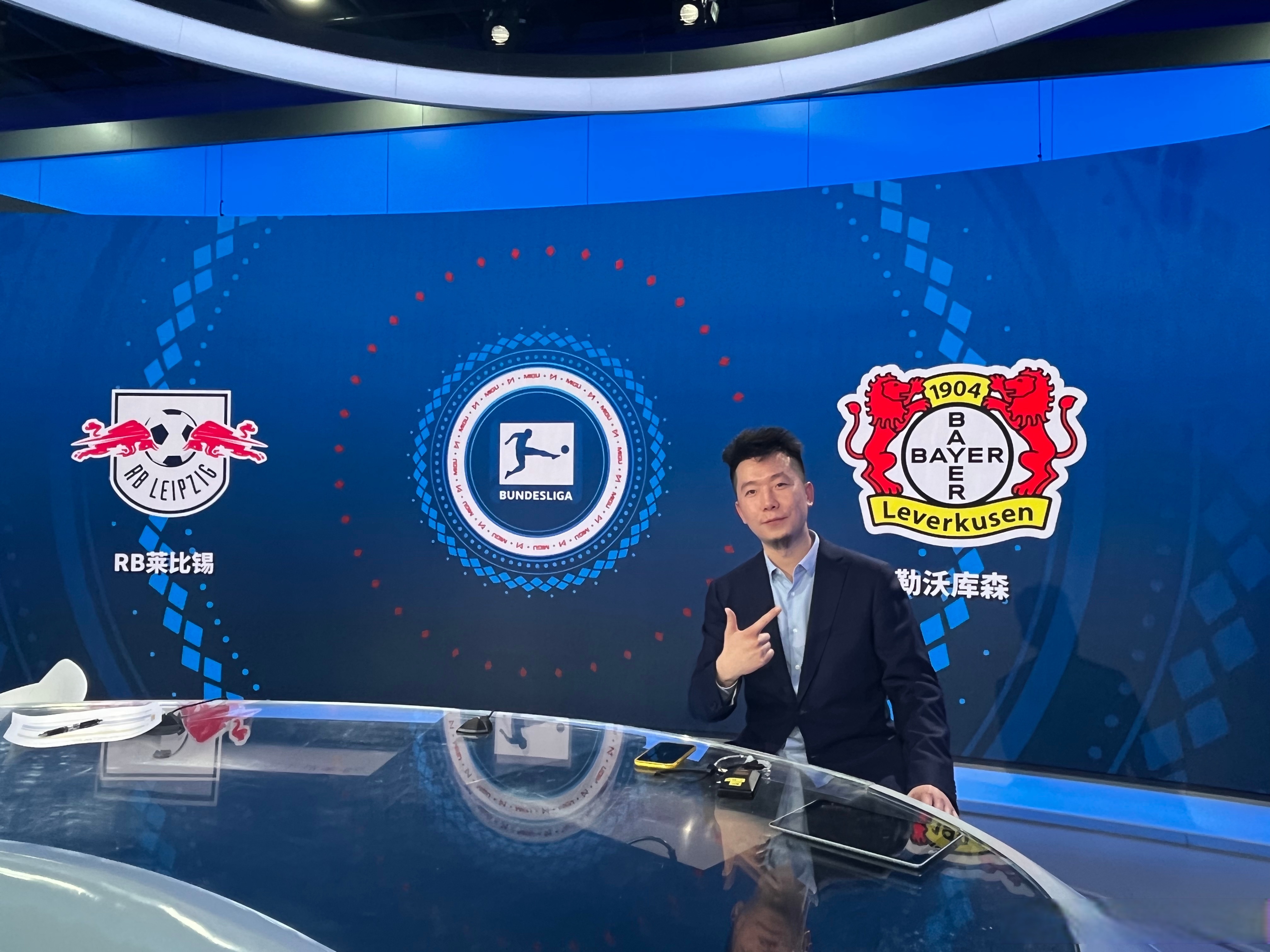 关于加时末段荷甲焦点战；勒沃库森外线爆发；话题不断；资深球员宣示担当的信息-英雄联盟比分